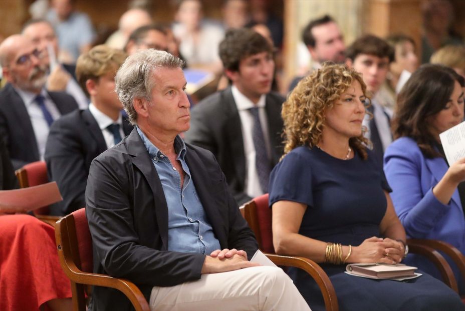 EuropaPress 7705442 viuda fernando onega angela rodrigo presidente pp alberto nunez feijoo acto EuropaPress 7705442 viuda fernando onega angela rodrigo presidente pp alberto nunez feijoo acto