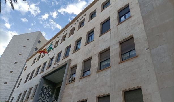 Condenada a dos años de cárcel por intimidar a un hombre de 81 años para robarle 4.000 euros