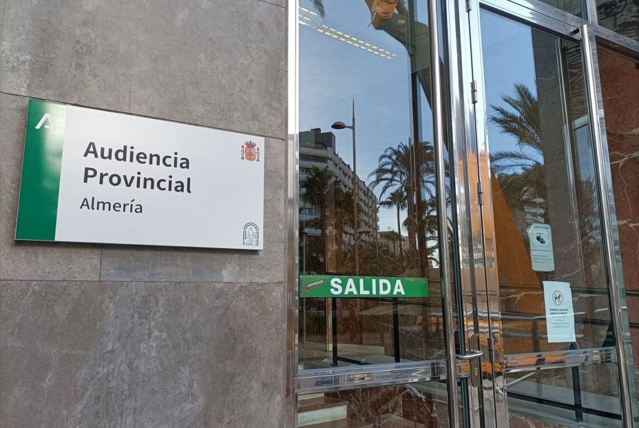Condenada a dos años de cárcel por intimidar a un hombre de 81 años para robarle 4.000 euros Condenada a dos años de cárcel por intimidar a un hombre de 81 años para robarle 4.000 euros