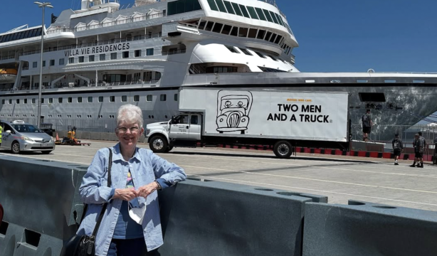 Una mujer deja su residencia y se muda a un crucero para vivir durante 15 años