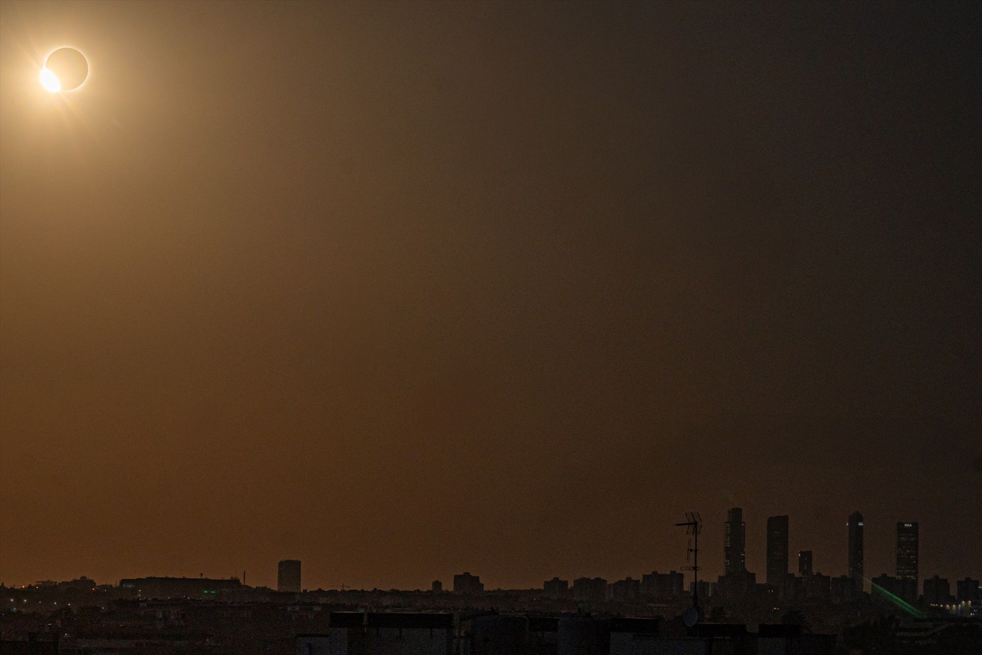 EuropaPress 7711543 vista skyline madrid eclipse solar total 2026 12 agosto 2026 madrid espana EuropaPress 7711543 vista skyline madrid eclipse solar total 2026 12 agosto 2026 madrid espana