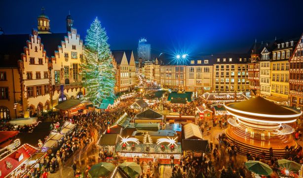 Vive la magia de los mercadillos navideños más emblemáticos de Europa con Mundosenior. Foto: bigstock