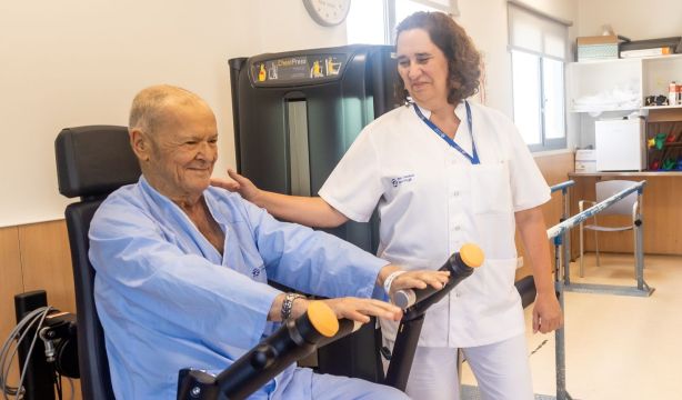 Una prueba física de menos de 10 minutos detecta el riesgo de mortalidad en mayores con cáncer