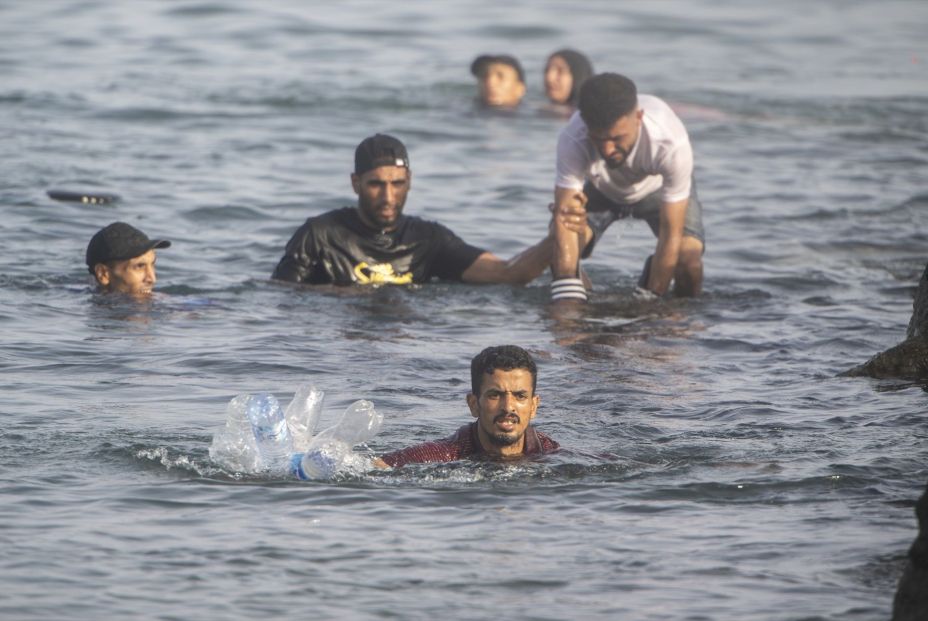 EuropaPress 7697729 decenas migrantes intentan cruzar espana marruecos 31 julio 2026 ceuta EuropaPress 7697729 decenas migrantes intentan cruzar espana marruecos 31 julio 2026 ceuta