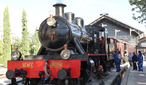 La Comunidad de Madrid muestra sus destinos patrimonio a bordo de sus trenes históricos (Fuente: Europapress) La Comunidad de Madrid muestra sus destinos patrimonio a bordo de sus trenes históricos (Fuente: Europapress)