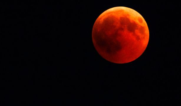 España vuelve a mirar al cielo: la Luna ofrecerá su propio espectáculo con un eclipse parcial