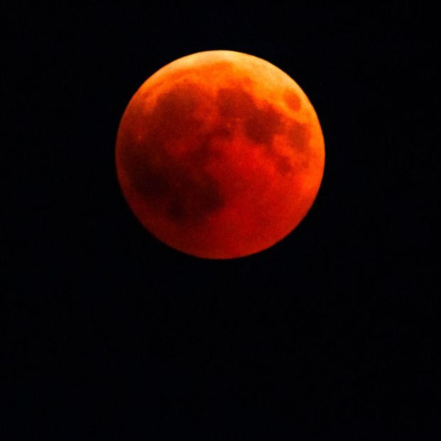 España vuelve a mirar al cielo: la Luna ofrecerá su propio espectáculo con un eclipse parcial