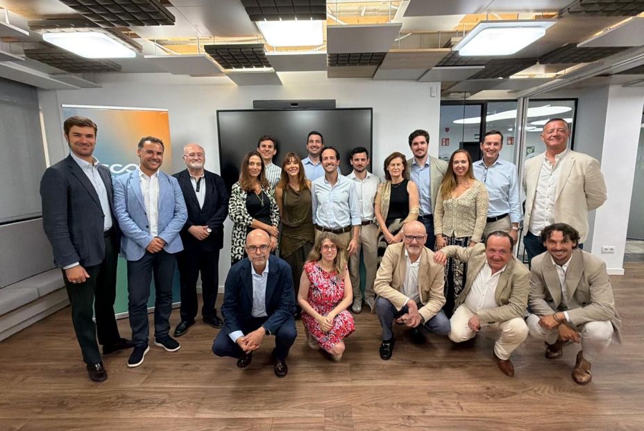 Profesionales sénior y jóvenes del sector asegurador lanzan el primer programa de mentoring