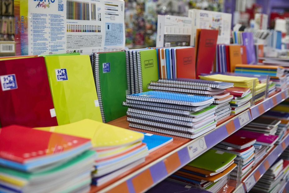 EuropaPress 6917720 cuadernos papeleria folder hermosilla 27 agosto 2025 madrid espana EuropaPress 6917720 cuadernos papeleria folder hermosilla 27 agosto 2025 madrid espana