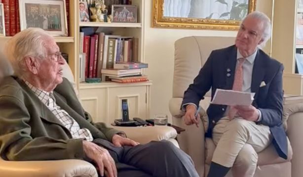 El embajador Raimundo Bassols desvela el secreto de su longevidad con 100 años (Instagram: @manueldelapena)