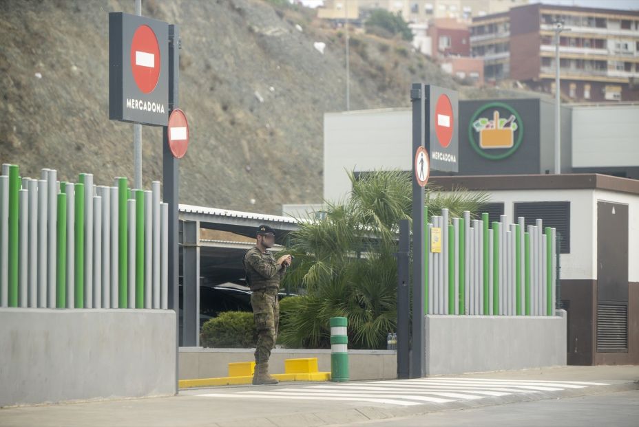 EuropaPress 7730332 militar regula entrada mercadona 24 agosto 2026 ceuta espana ong accem EuropaPress 7730332 militar regula entrada mercadona 24 agosto 2026 ceuta espana ong accem