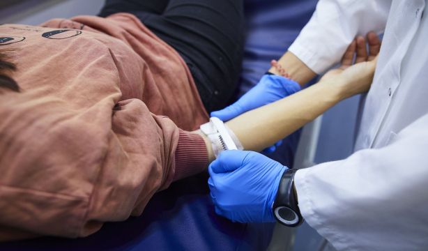 Hay que hacerlo en ayunas, debilita las defensas y otros falsos mitos sobre donar sangre