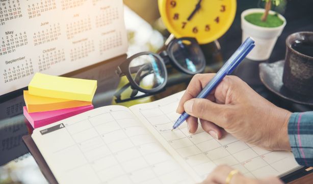 Los mayores ponen deberes para el nuevo curso: soledad, jubilación, envejecimiento activo y edadismo (Bigstock)