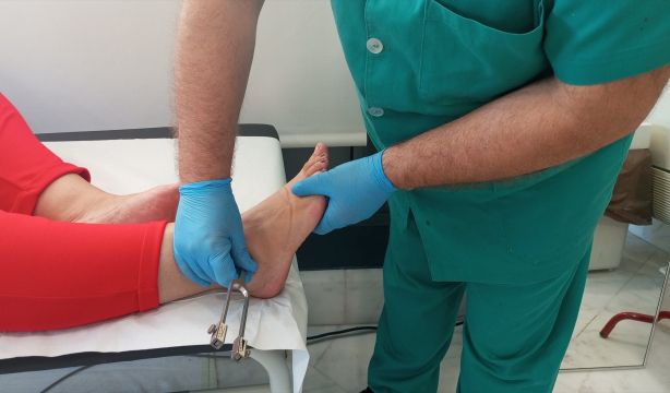 Podólogos alertan: casi la mitad de los mayores de 75 años sufre onicogrifosis (Fuente: Europapress)