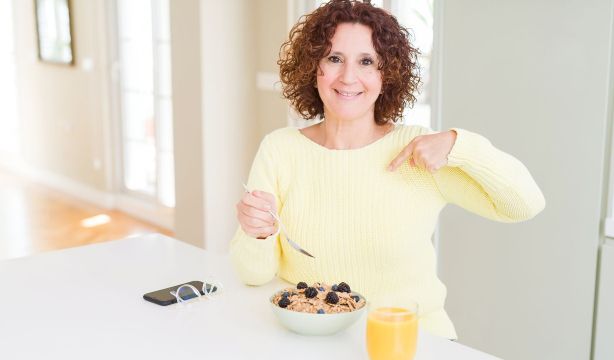Menopausia a partir de los 65: los nutrientes que más cuidan tu salud