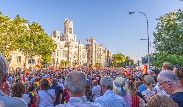 Miles de personas salen a la calle en toda España en apoyo a Ceuta y contra la gestión del Gobierno