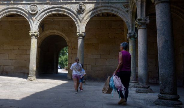 El curso arranca también para los abuelos: ayudan encantados, pero no quieren ser esclavos (Rosa Veiga / Europa Press)