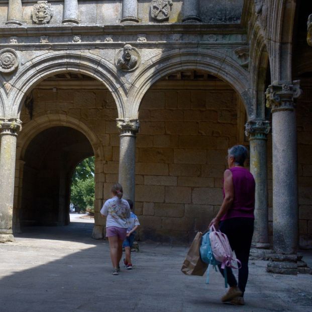 El curso arranca también para los abuelos: ayudan encantados, pero no quieren ser esclavos (Rosa Veiga / Europa Press)