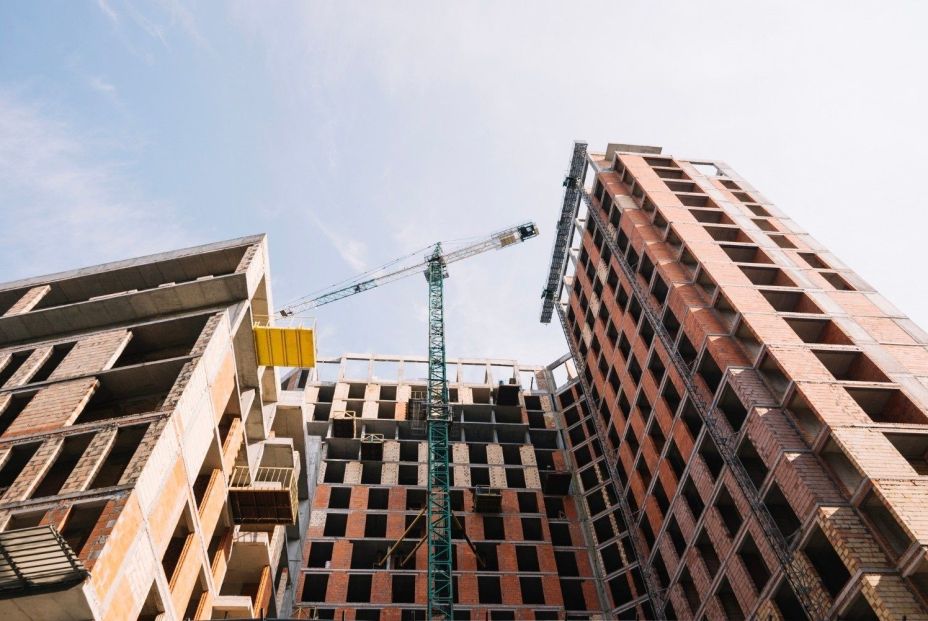 Las políticas públicas de vivienda se adaptan a la realidad: las casas se compran a mayor edad. Foto: EuropaPress Las políticas públicas de vivienda se adaptan a la realidad: las casas se compran a mayor edad. Foto: EuropaPress
