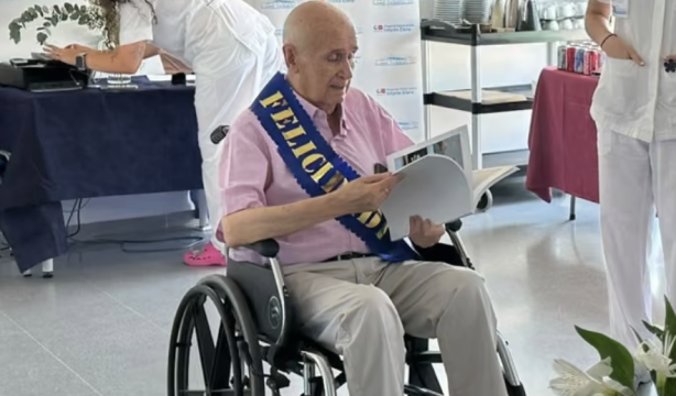 Un hombre en paliativos cumple su sueño y convierte en un libro los poemas escritos durante su vida