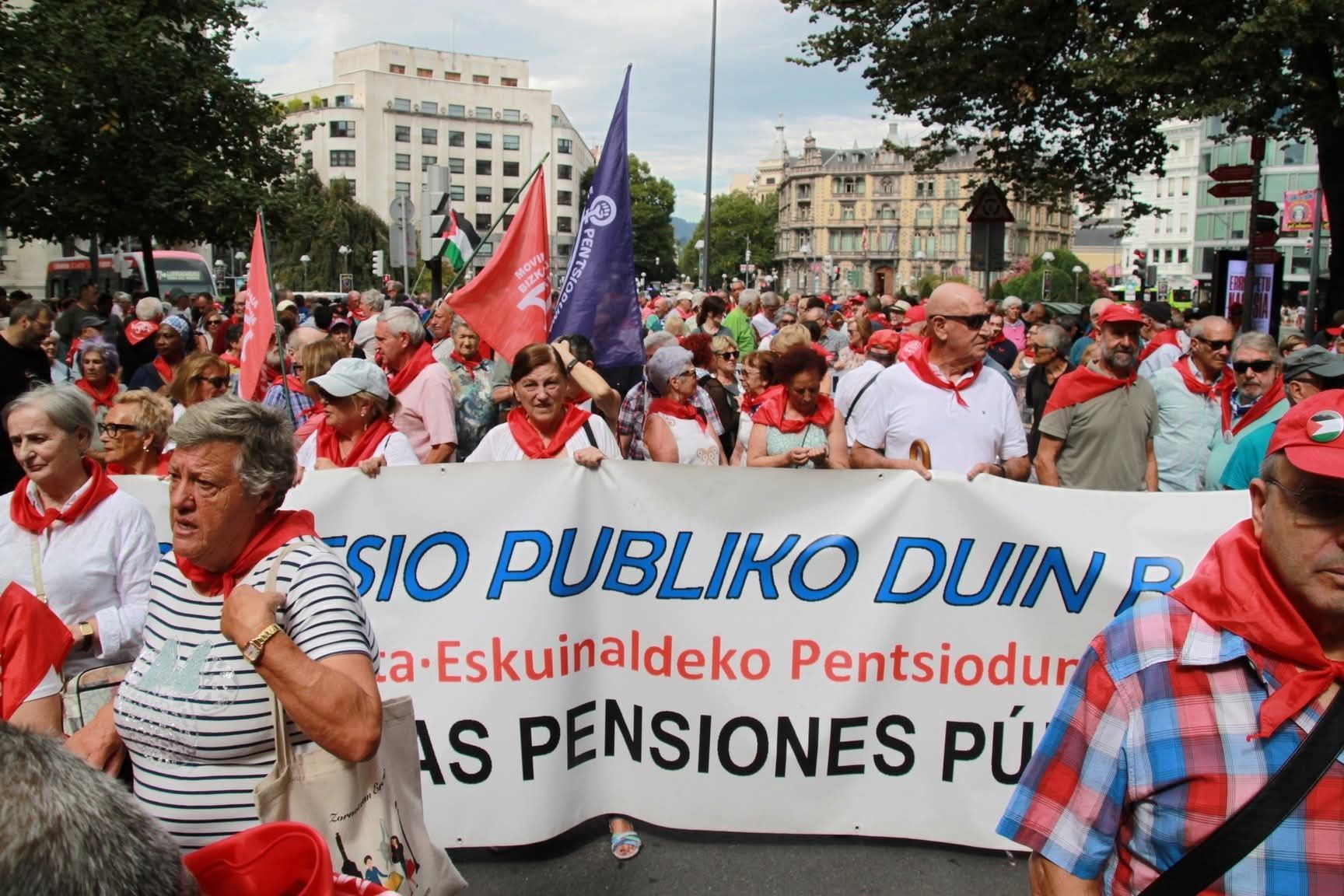 Vuelven los 'lunes al sol' vascos, con la meta de frenar la pobreza de los jubilados por el IPC Vuelven los 'lunes al sol' vascos, con la meta de frenar la pobreza de los jubilados por el IPC