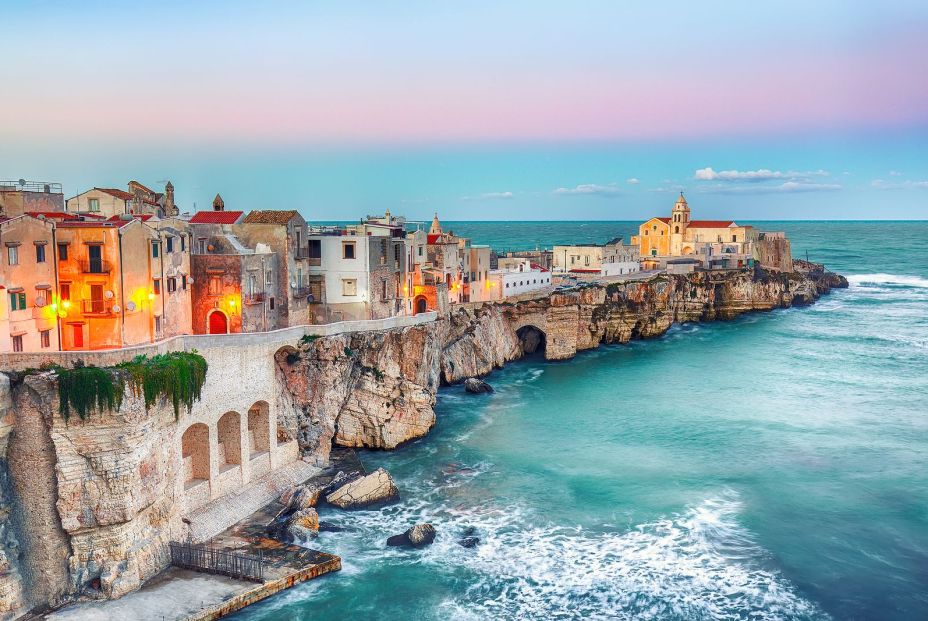 bigstock ViesteBeautiful Coastal Tow 302869039
