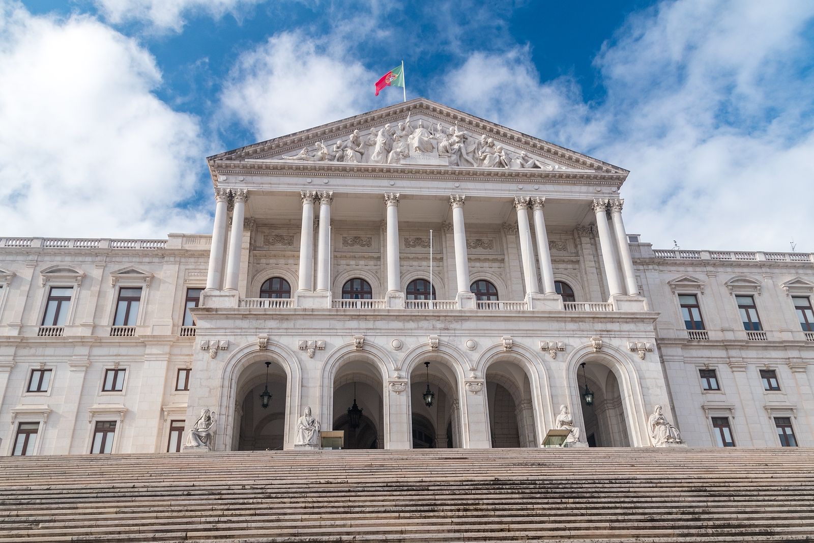 Portugal: la paradoja de subir en los mercados mientras se tambalea en el Parlamento Portugal: la paradoja de subir en los mercados mientras se tambalea en el Parlamento