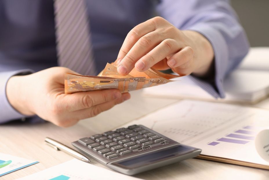 ¿Cobras el subsidio para mayores de 52 años? Esto es lo que pasa si viajas al extranjero ¿Cobras el subsidio para mayores de 52 años? Esto es lo que pasa si viajas al extranjero