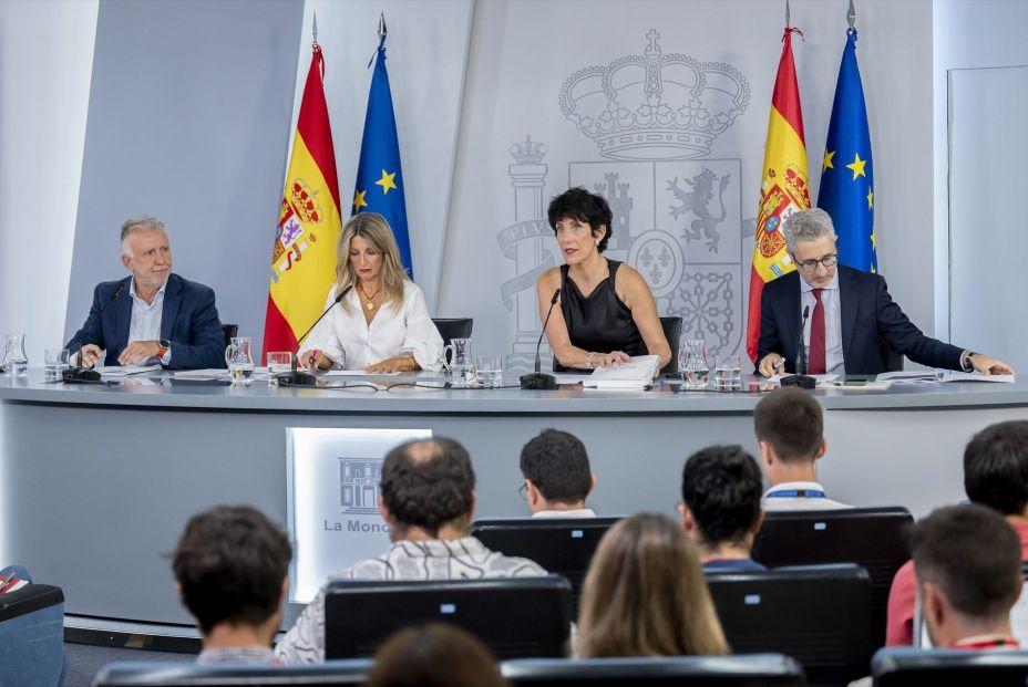 EuropaPress 7757606 i d ministro politica territorial memoria democratica angel victor torres