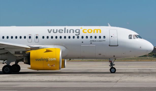 Vueling, condenada a pagar 1.326 euros a un cliente por retrasar su vuelo y cancelar el siguiente