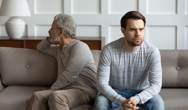 Desheredar a un hijo con el que no tienes relación el requisito que exige la ley para hacerlo