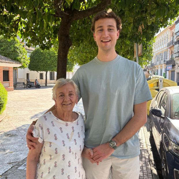 Un joven crea Welyto, un dispositivo para hacer frente a la soledad y el alzhéimer de su abuela (Cedida por el entrevistado)