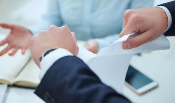 Herencias envenenadas: más de 55.000 personas renuncian a cobrarlas cada año