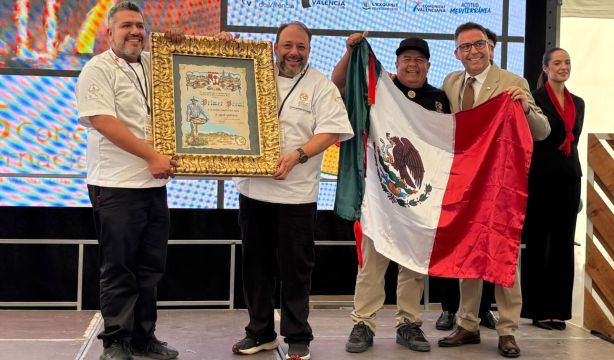El restaurante Burguettos, de México, ganador del 65 Concurso Internacional de Paella de Sueca