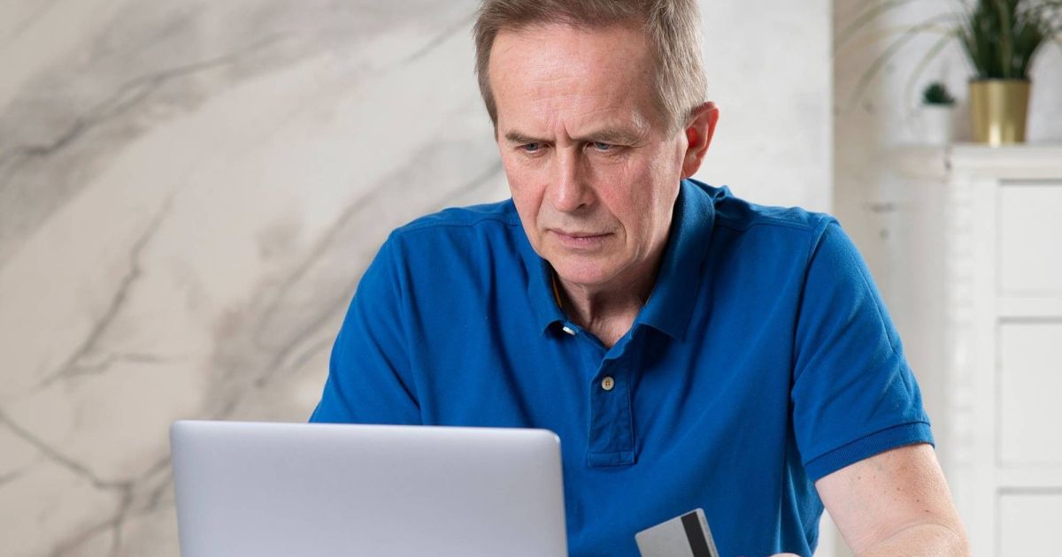 Las barreras del comercio digital que dificultan las compras de muchos mayores - 65 y más