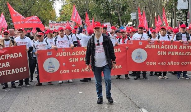 Más de 1.500 ayuntamientos y 16 CCAA apoyan quitar recortes de pensión con 40 años cotizados Más de 1.500 ayuntamientos y 16 CCAA apoyan quitar recortes de pensión con 40 años cotizados