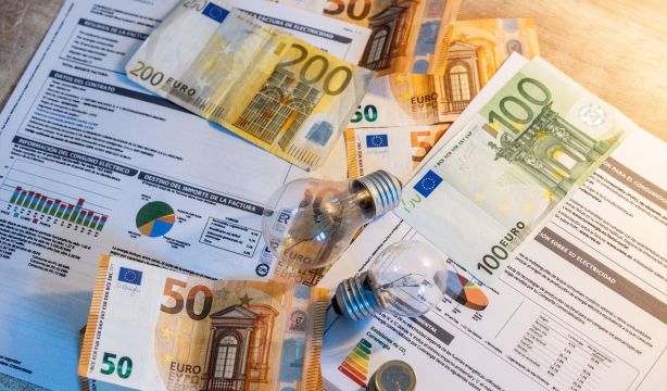 La factura de la luz se dispara en septiembre y puede superar los 100 euros La factura de la luz se dispara en septiembre y puede superar los 100 euros