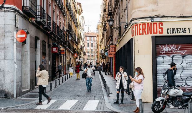 El código postal deja huella en el cerebro: el barrio donde vives influye en la edad cerebral