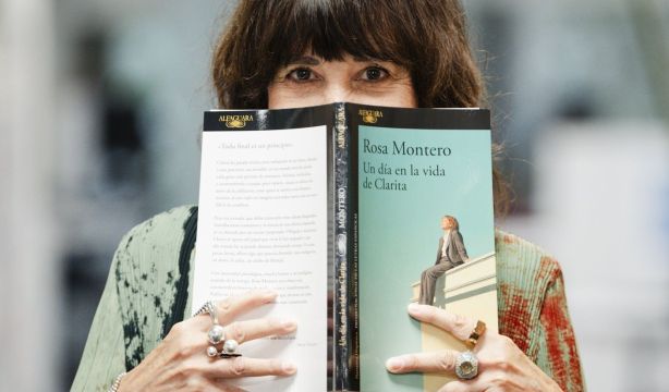 Rosa Montero regresa con 'Un día en la vida de Clarita', donde narra el acoso laboral que sufrió