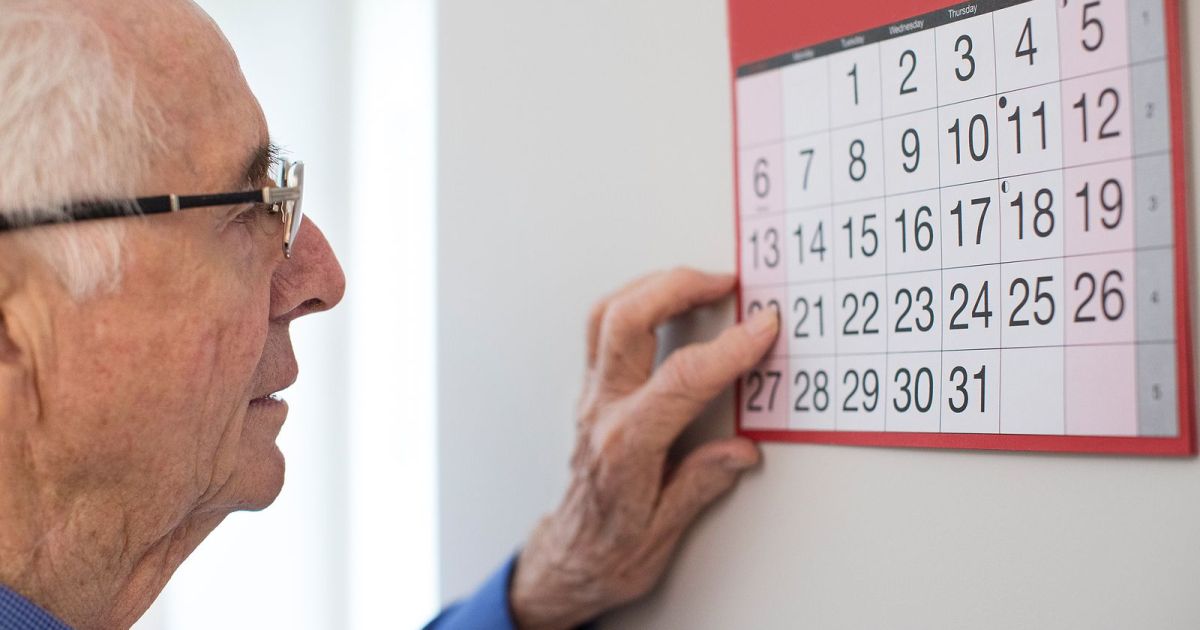 ¿Cómo distinguir olvidos normales de las primeras señales de alzhéimer? - 65 y más