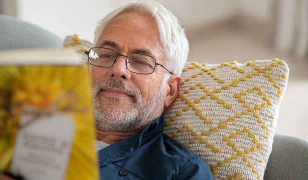 Los beneficios de leer por placer: mejora la salud mental y previene la demencia