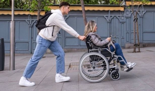 El 29% de las personas con movilidad reducida cambiaría de barrio por las barreras arquitectónicas (Fuente: EuropaPress)