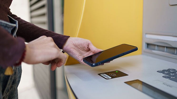 ¿Cómo sacar dinero de un cajero con tu teléfono móvil?