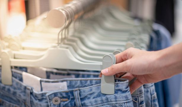 Acertar con la ropa, una lotería: diferencias de hasta 13 cm en prendas con la misma talla