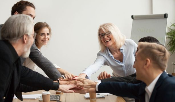 Andalucía lanza una nueva edición de 'La Enriquecedora Verde+' para impulsar el empleo sénior Andalucía lanza una nueva edición de 'La Enriquecedora Verde+' para impulsar el empleo sénior