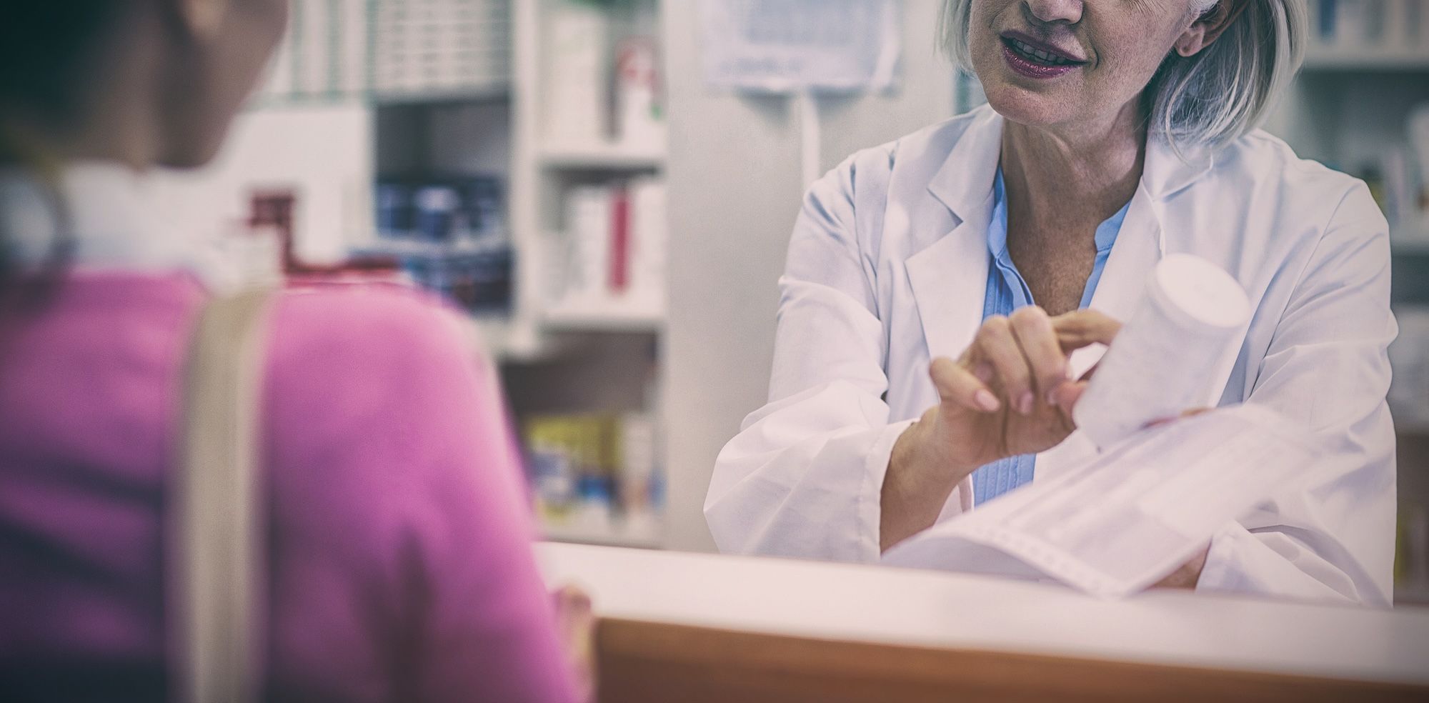 Una afectada por el desabastecimiento de fármacos para la menopausia inicia una recogida de firmas