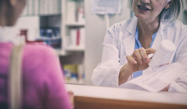 Una afectada por el desabastecimiento de fármacos para la menopausia inicia una recogida de firmas