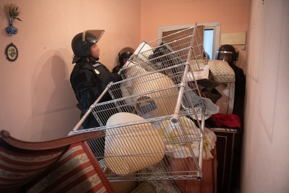 EuropaPress 7793730 policia desmonta barricada entrar vivienda maricarmen 23 septiembre 2026 EuropaPress 7793730 policia desmonta barricada entrar vivienda maricarmen 23 septiembre 2026