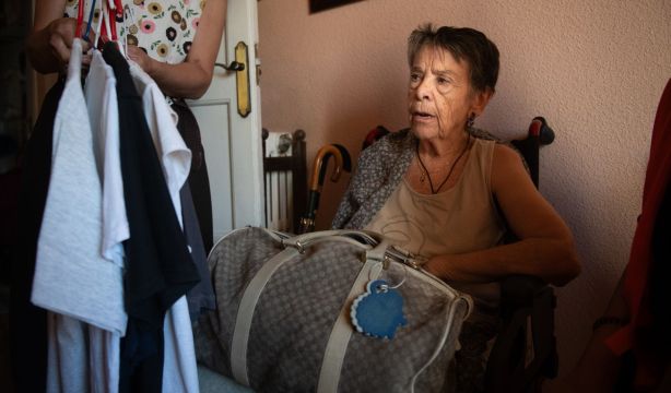 EuropaPress 7793255 maricarmen prepara bolsa cosas 23 septiembre 2026 madrid espana maricarmen