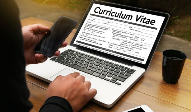 Advertencia a las empresas que usen la IA para analizar currículums